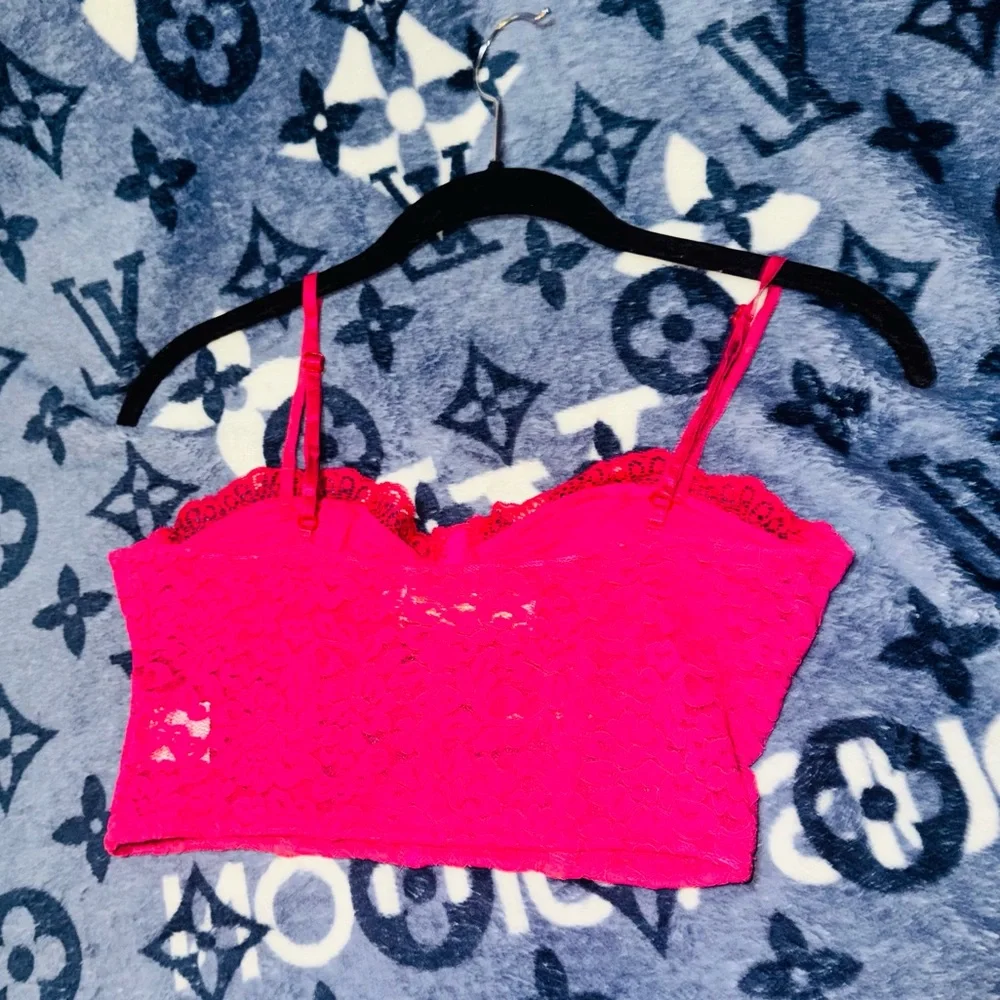 👑 LIKE NEW SIZE SMALL Vibrant Pink Lace Crop Top - Picture 9 of 12